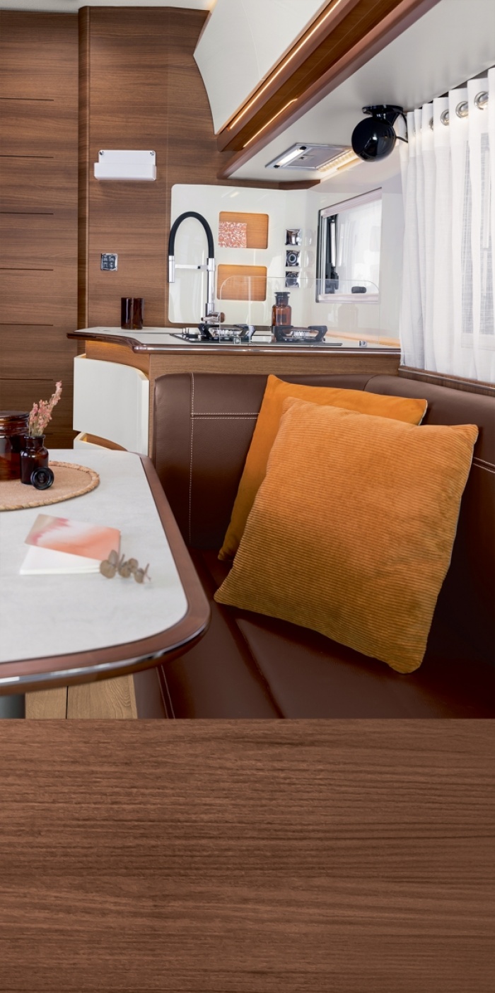 <strong>NACARAT</strong><br>VANS* / C* / 6F / DISTINCTION